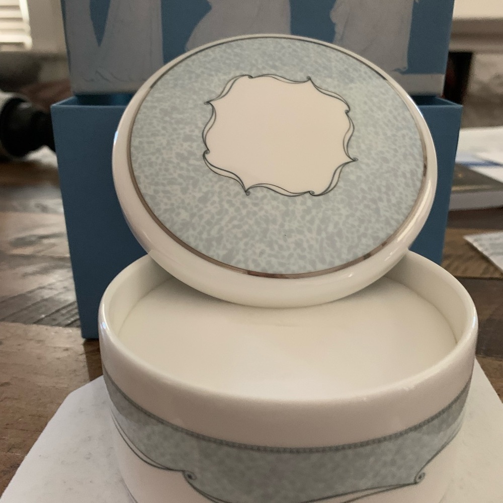 Wedgwood Venice Covered Ring Box Pin Dish candy